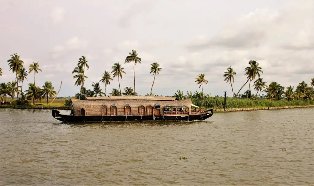houseboat-alappuzha-kerala