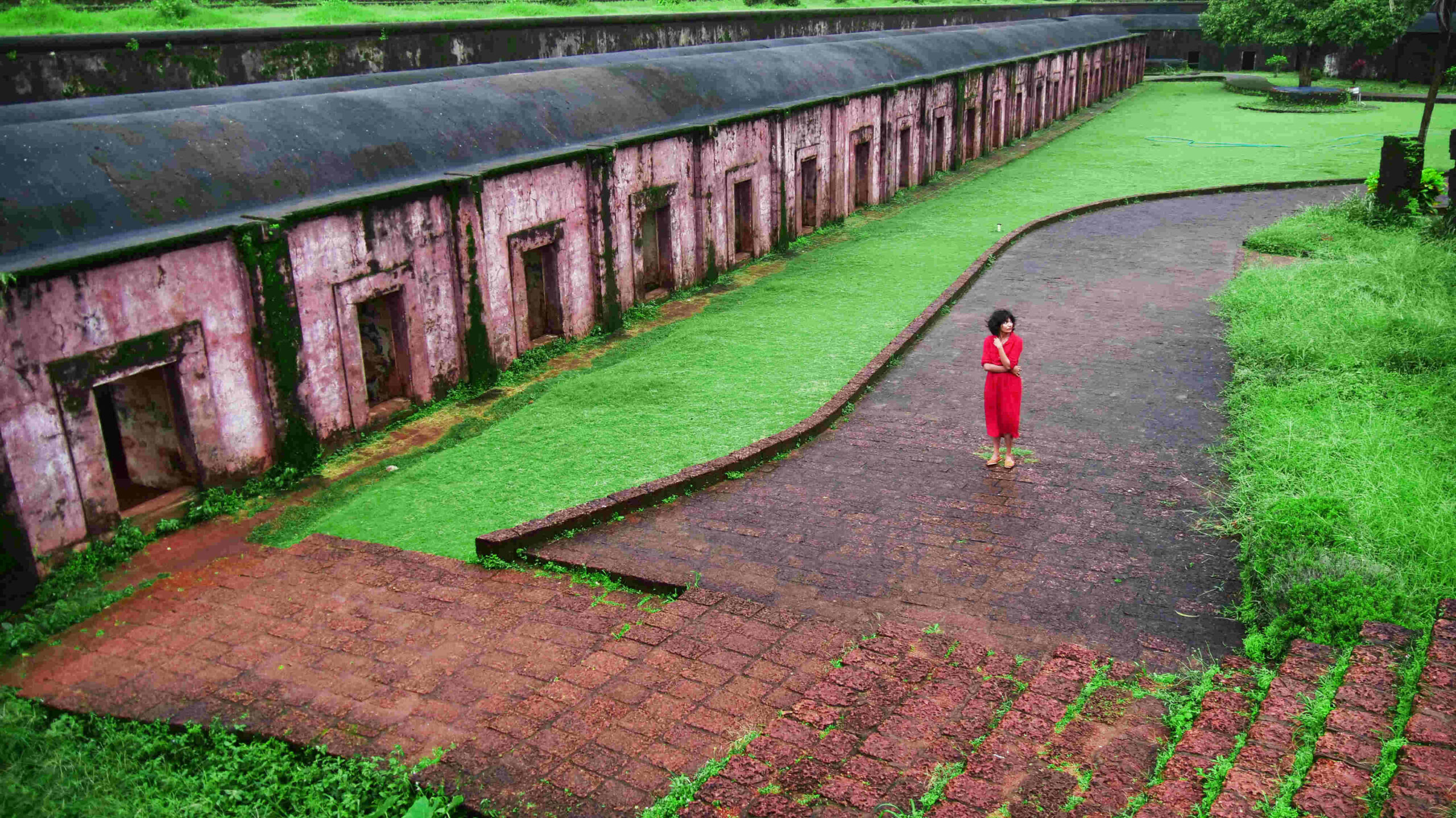 Historic St. Angelo's Fort overlooking the Arabian Sea in Kannur, Kerala, showcasing Portuguese architectural elegance.